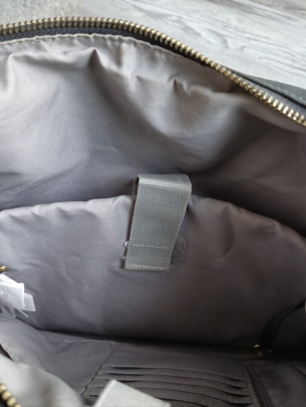 Baggallini Helsinki Crossbody Travel Bag Gray Gold Hardware RFID Wristlet - Picture 6 of 14